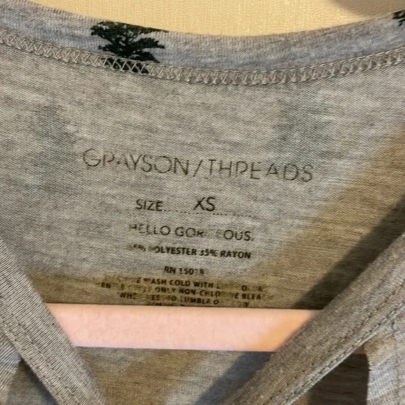 Tree 🌲 sleeveless top - Picture 2 of 3